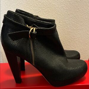 Loeffler Randall 9 1/2 Black Python Heeled Zip Up Ankle Boots